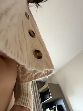 beautifulmesss (F milf) - Top off wake me up on this rainy day