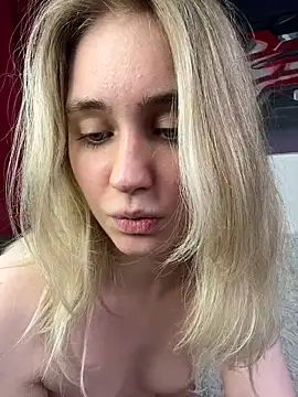 lovelymiu (Ask my age) - add oil on my ass+finger in my pussy