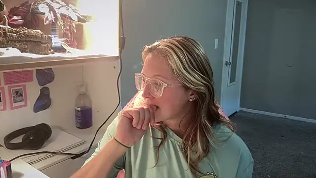 MUSCLEMOMMY1365 webcam