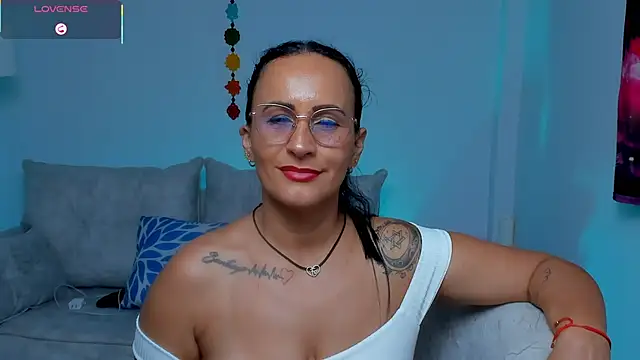 Sara_Charmy webcam