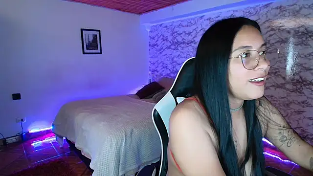 Camila_IRoose webcam