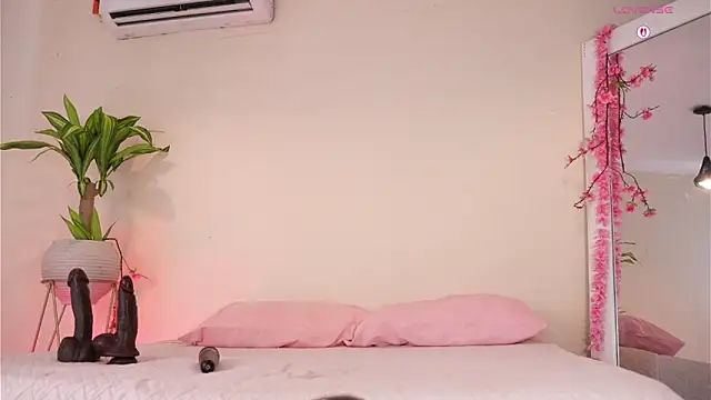 mili_moon_ - Mili_moon_'s free webcam - UK Sex Cams