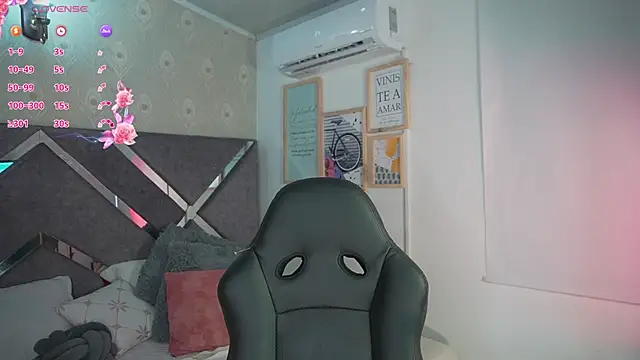 AlinnaJohnson webcam