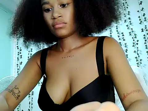 Akemy_Saunders webcam