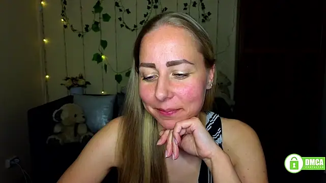 Alicewonderrmiss webcam