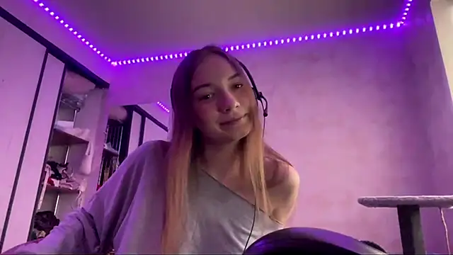 Sonya_Solnarima webcam