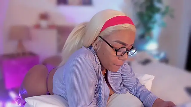 yarirose - YariRose's free webcam - UK Sex Cams