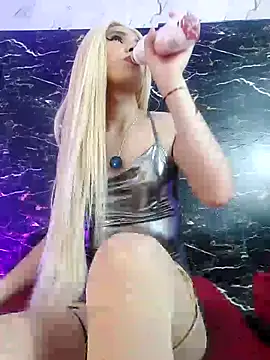 crislingery_dolli webcam