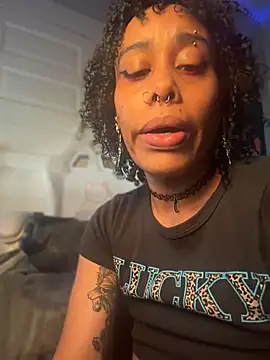 Lunalovesyou8 webcam