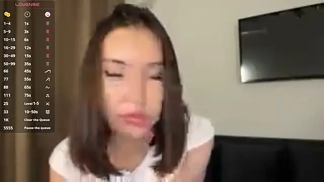 Ur_neighbor_Kira webcam