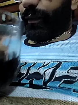 beardkingo (M young) - remove shirt