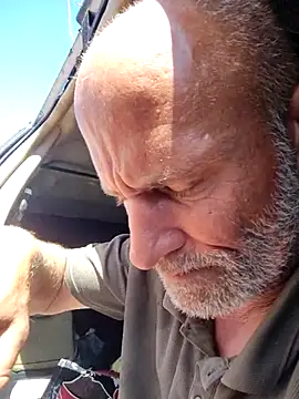 floppypickle4u (Ask my age) - Shirt off sexy way