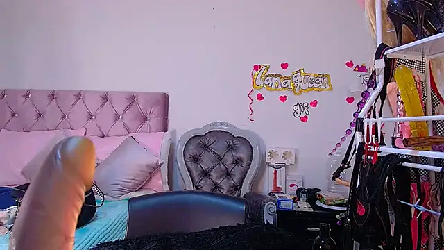 lanaqueen699 webcam
