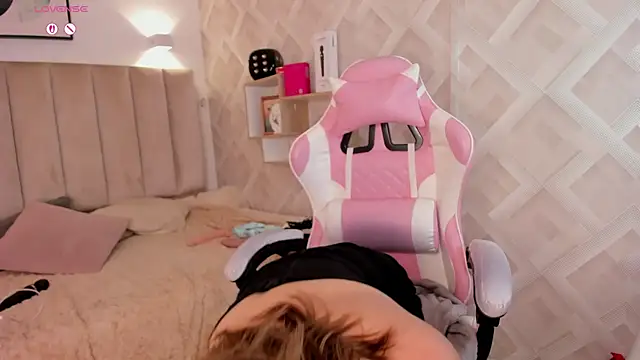 Clhoe_Johnson webcam