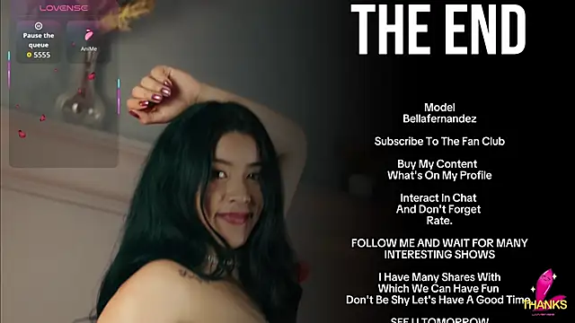 BellaFernandez__ webcam