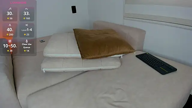 arianna_000 (F young) - wet my leggings  🍆💦