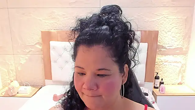 mayte1096 (F milf) - finger in the ass