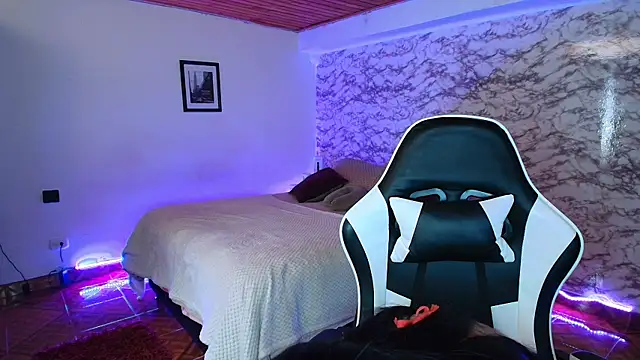 Camila_IRoose webcam