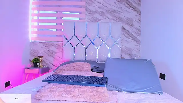 collet_1 - Collet_1's free webcam - UK Sex Cams