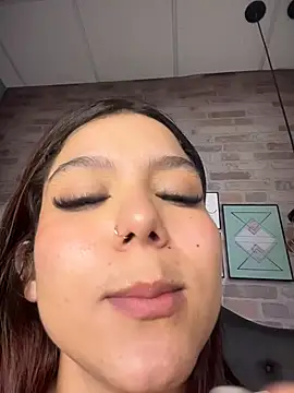 CherrySmirkXXX webcam