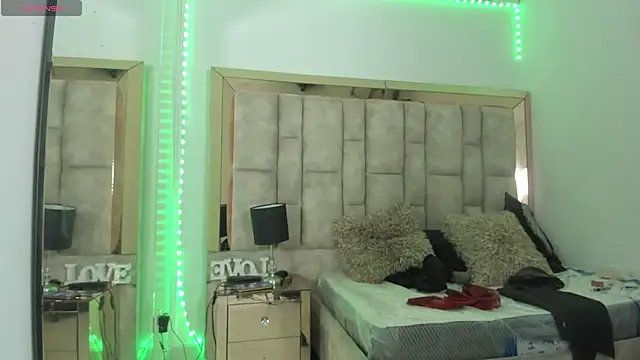 titan_moreno_ (Ask my age) - oil in muscles