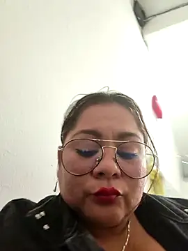 lia_taylor22 (F milf) - I'll get my friend there in 3 minutes