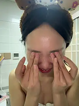 jolie_33 (F young) - 完成目标捏奶头1min