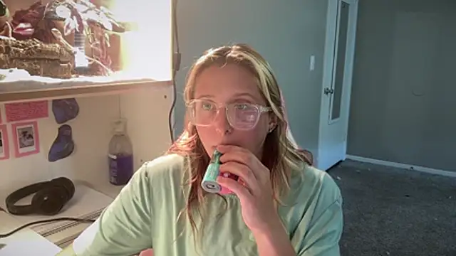 MUSCLEMOMMY1365 webcam