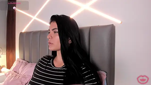 veronicalanx1 - Veronicalanx1's free webcam - UK Sex Cams