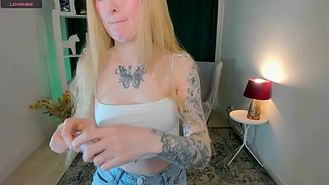 Laly_Peach webcam