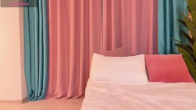 UrGoddessJenny webcam