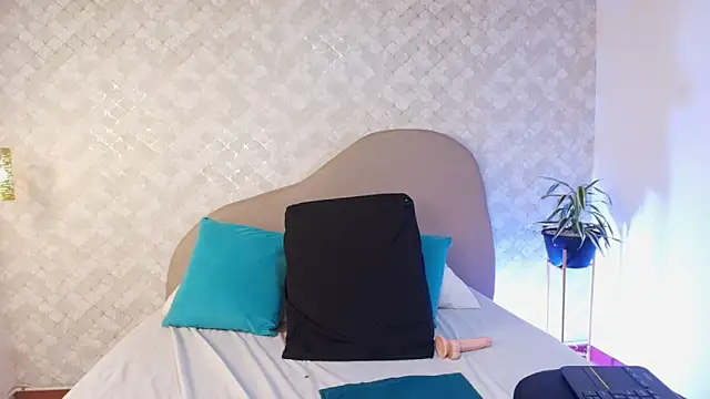 SCARLHETTBROWN webcam