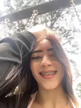 Webcam Model (AMBERBUNNY_)  is live.Free join now!