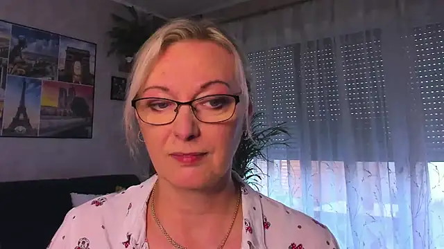 free live video chat Vanessa Chat