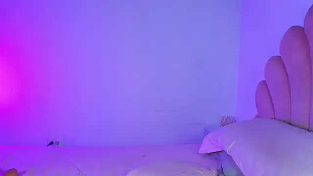 miacolucci18 - MiaColucci18's free webcam - UK Sex Cams