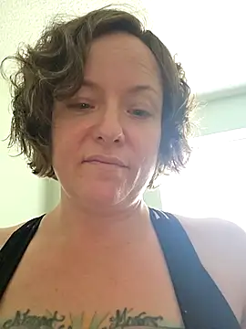 Webcam Model (julimonroe)  is live.Free join now!