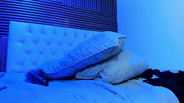 CatalinaMartinezz_ webcam