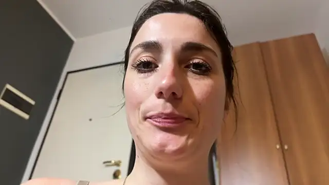 Babemonsterr Stripchat cam model