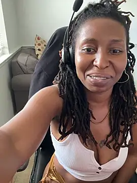 LeyaHoneybuns webcam