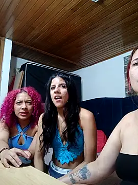 LITTLEKITTY19 webcam