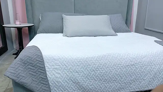 NaughtyHally_ webcam