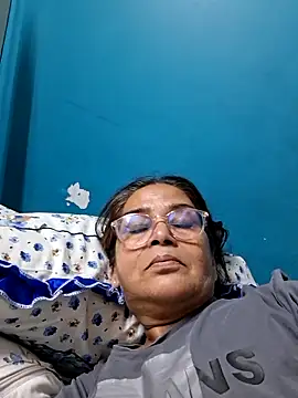 Webcam Model (Shalini3456) is live