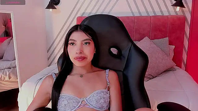 Tiffany_Low webcam