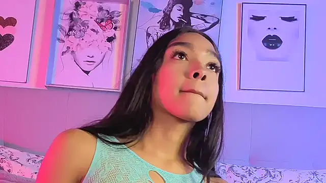 pocahontamoon webcam