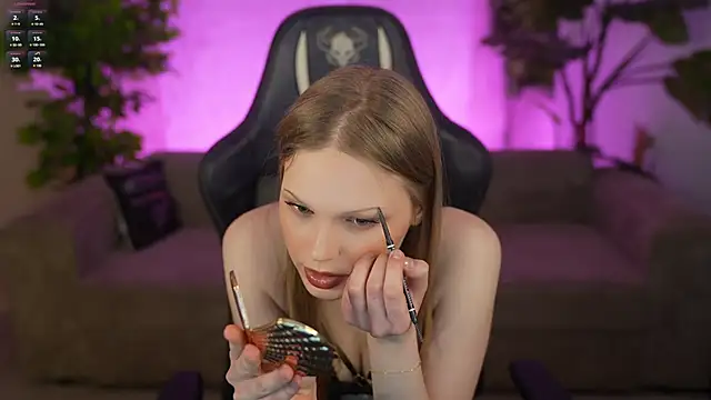 Charlotte_Dreams webcam