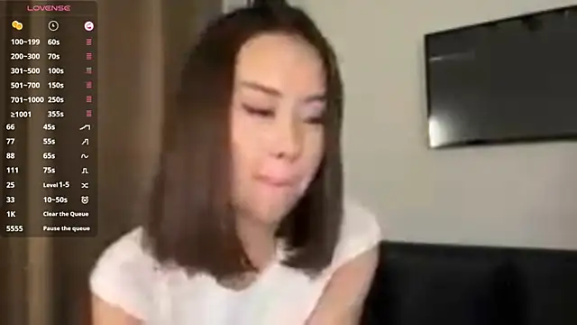 Ur_neighbor_Kira webcam