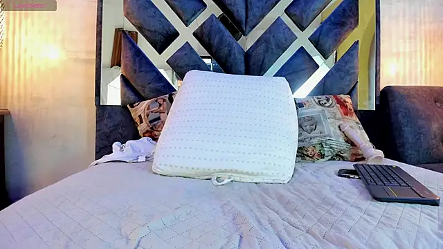 annie_vega17_ webcam