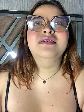 ZoeBennett_Pink webcam