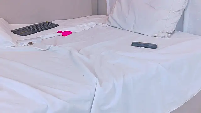 Darlyn_tenderhot__ webcam