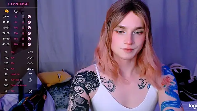 alice_hells (Ask my age) - squeeze nipples